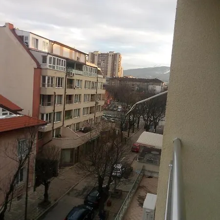 Релакс Апартмент *